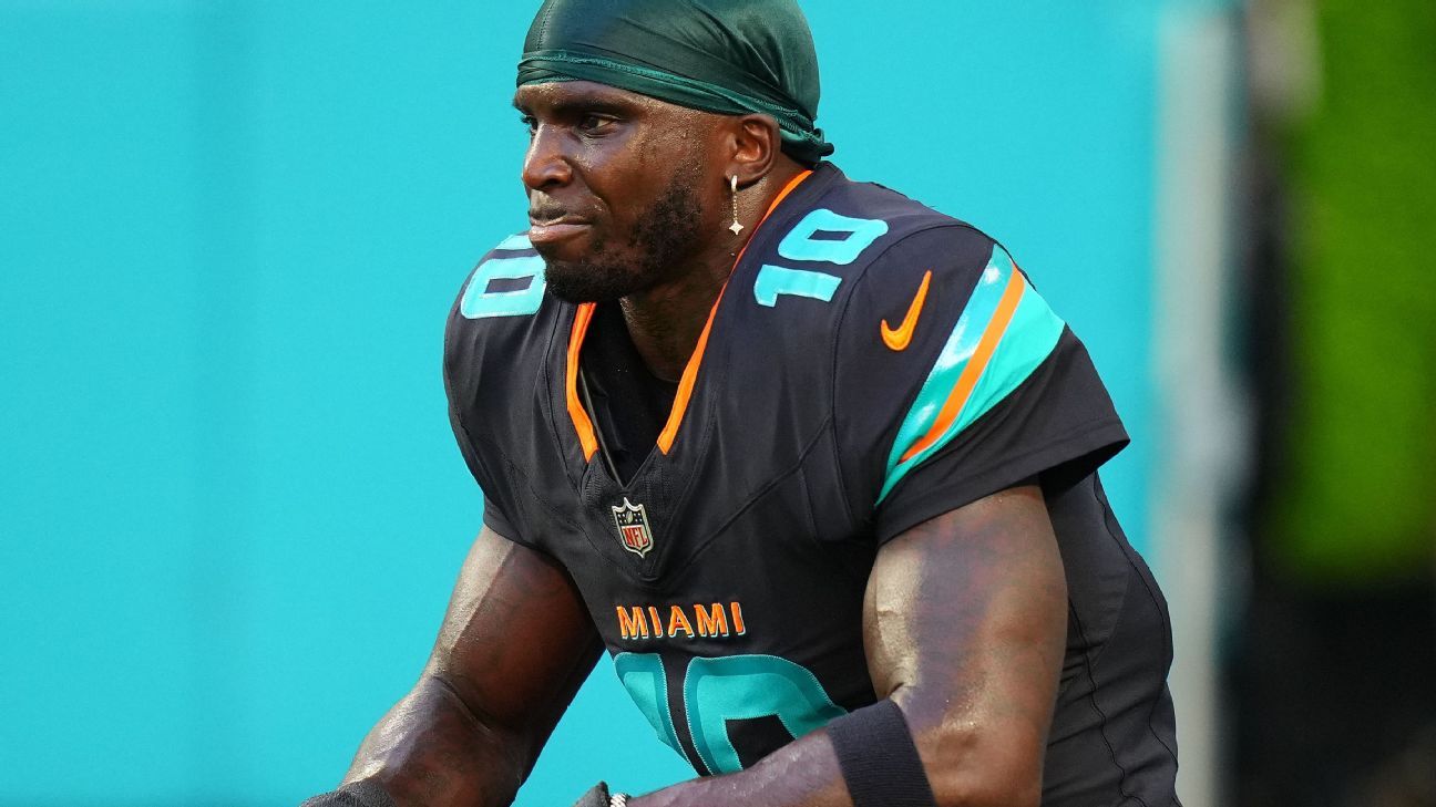 Tyreek Hill returns to Dolphins’ facility, speaks to team – ESPN